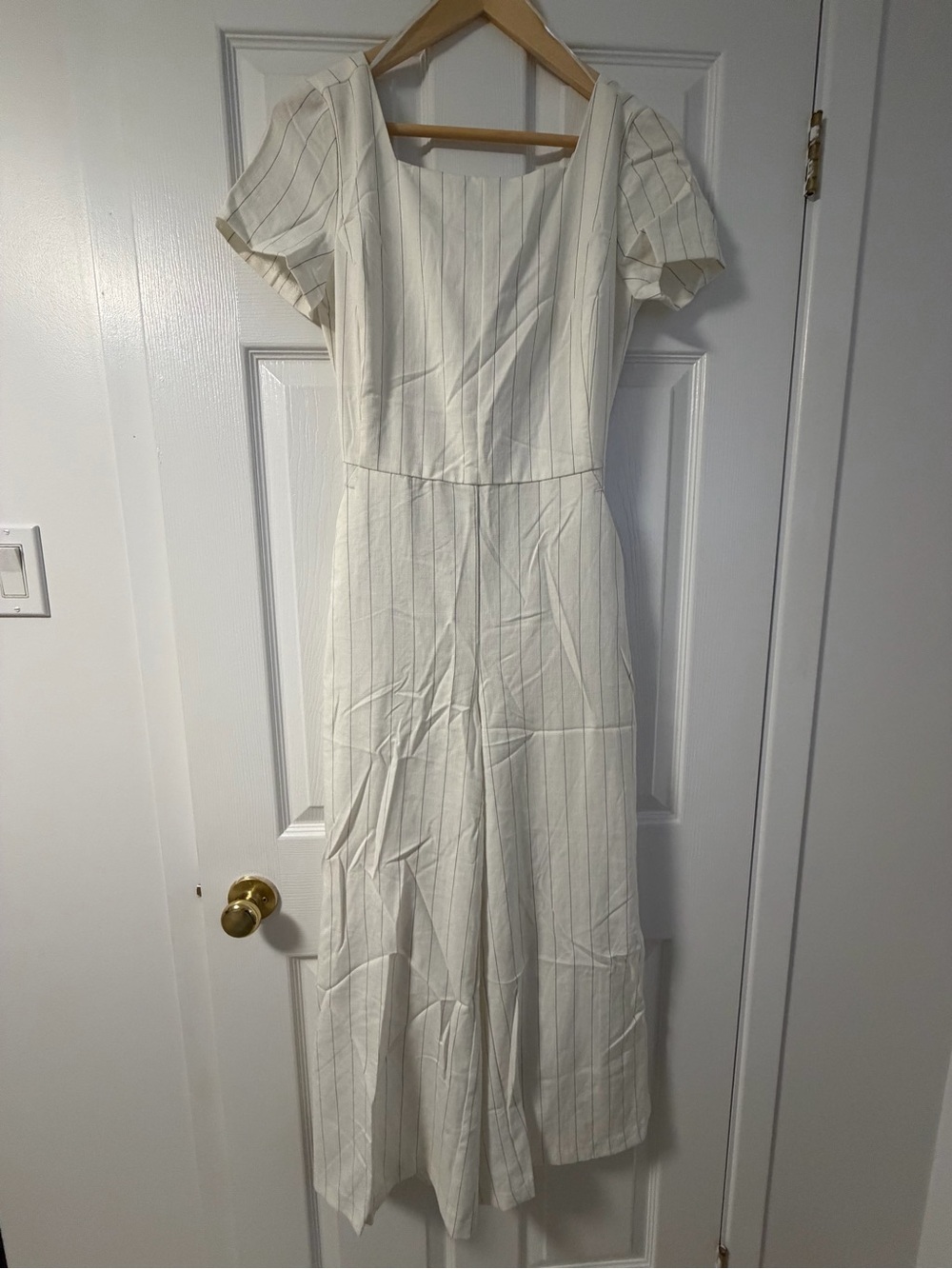 White Pinstripes Short Sleeves And Square Neck Jumpsuit - S